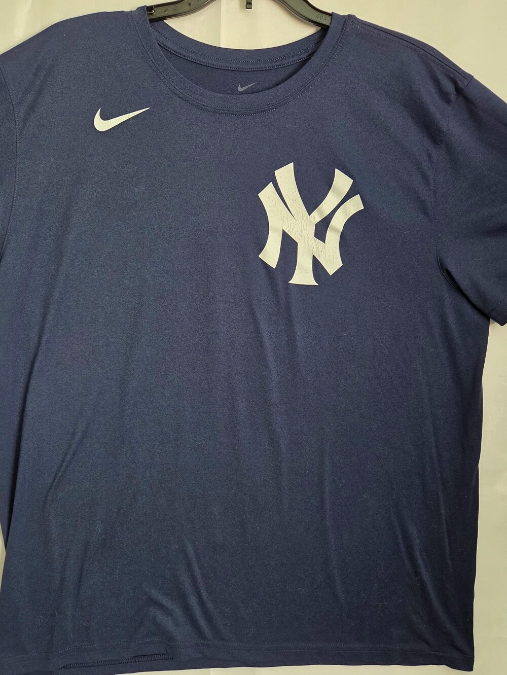 Men’s Navy Short-Sleeve Yankees Logo Tee. XL